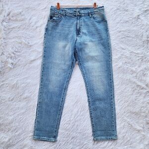 Kancan Slim Straight Lightly Distressed Jeans